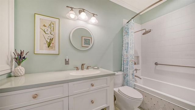 5420 EAGLES POINT CIRCLE 402, Sarasota, FL 34231
