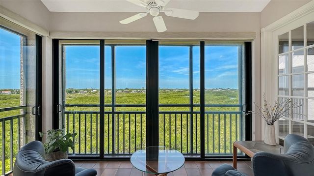 5420 EAGLES POINT CIRCLE 402, Sarasota, FL 34231