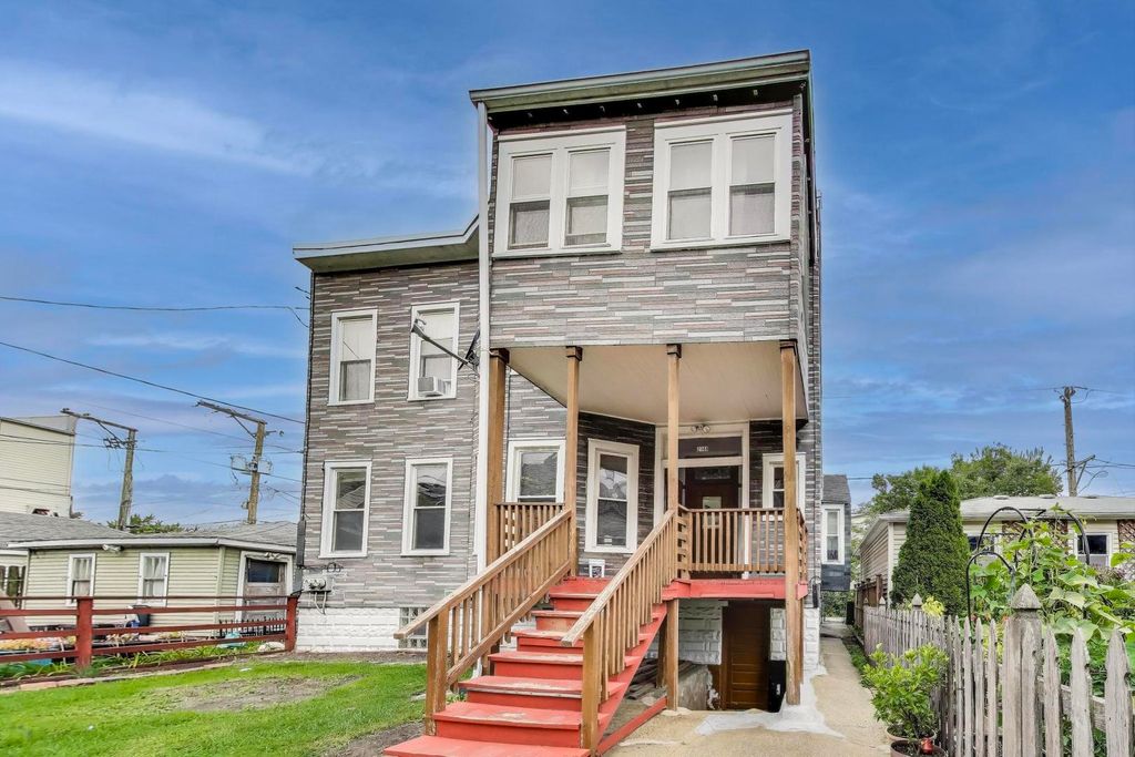 2144 W Montrose Avenue CH2, Chicago, IL 60618