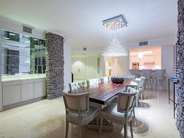 9811 Gulf Shore DR 101, Naples, FL 34108