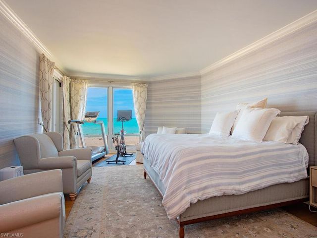 9811 Gulf Shore DR 101, Naples, FL 34108