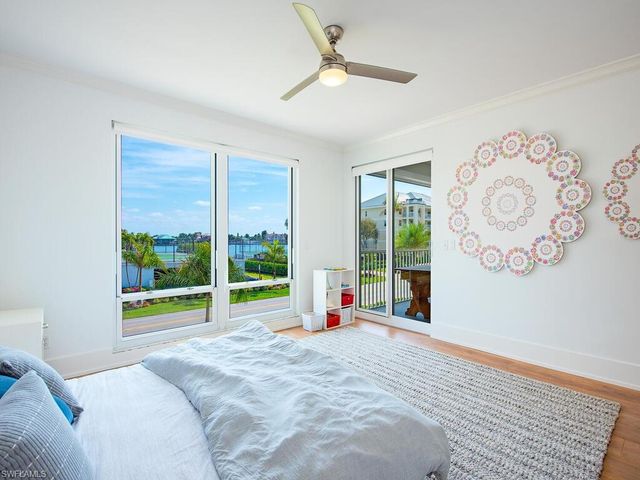 9811 Gulf Shore DR 101, Naples, FL 34108