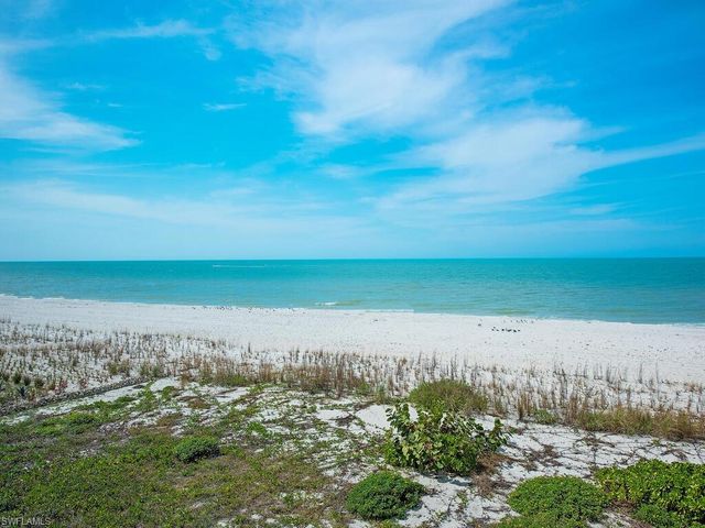 9811 Gulf Shore DR 101, Naples, FL 34108