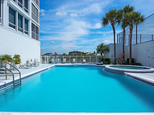 9811 Gulf Shore DR 101, Naples, FL 34108