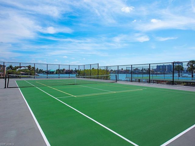 9811 Gulf Shore DR 101, Naples, FL 34108