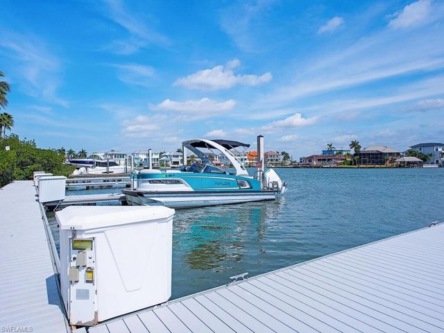 9811 Gulf Shore DR 101, Naples, FL 34108