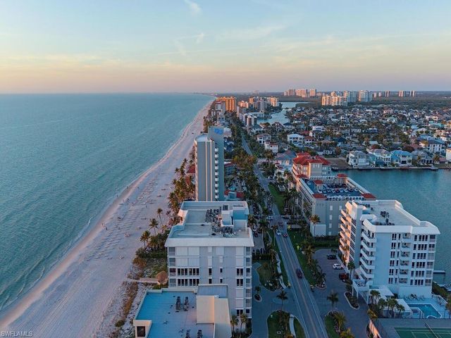 9811 Gulf Shore DR 101, Naples, FL 34108