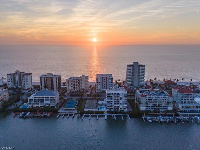 9811 Gulf Shore DR 101, Naples, FL 34108