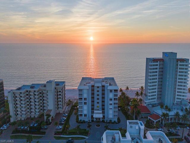 9811 Gulf Shore DR 101, Naples, FL 34108