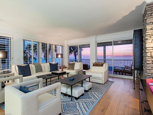 9811 Gulf Shore DR 101, Naples, FL 34108