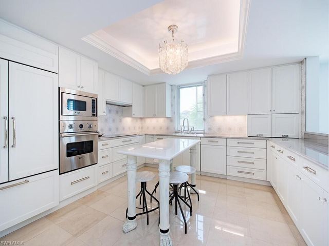 9811 Gulf Shore DR 101, Naples, FL 34108