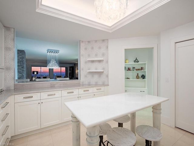 9811 Gulf Shore DR 101, Naples, FL 34108