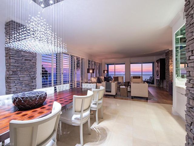 9811 Gulf Shore DR 101, Naples, FL 34108