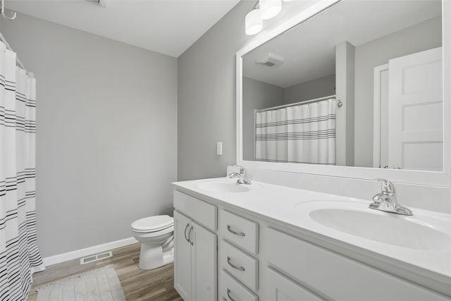 1421 Applewood Drive, Fairfax, IA 52228