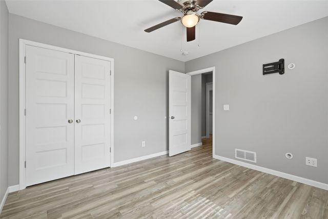 1421 Applewood Drive, Fairfax, IA 52228