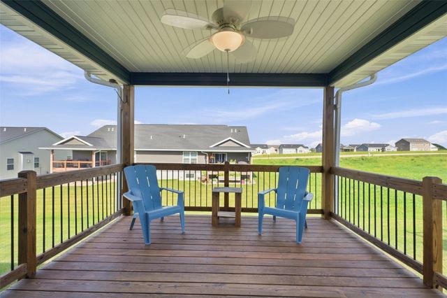 1421 Applewood Drive, Fairfax, IA 52228