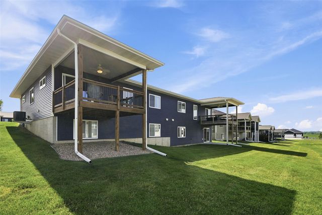 1421 Applewood Drive, Fairfax, IA 52228