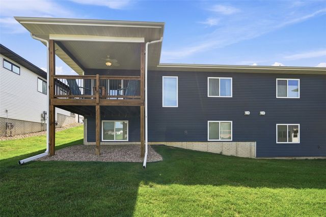 1421 Applewood Drive, Fairfax, IA 52228