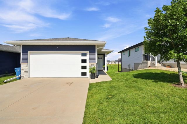 1421 Applewood Drive, Fairfax, IA 52228