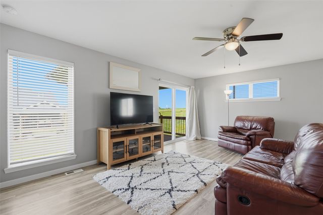 1421 Applewood Drive, Fairfax, IA 52228
