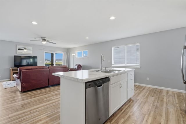 1421 Applewood Drive, Fairfax, IA 52228