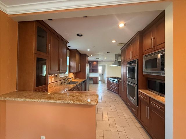 7718 Lacy Hill Drive, Houston, TX 77036