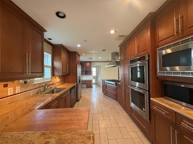 7718 Lacy Hill Drive, Houston, TX 77036