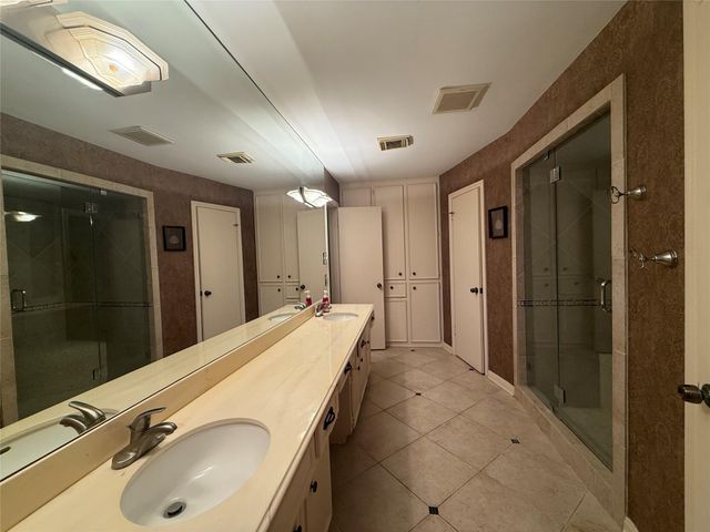7718 Lacy Hill Drive, Houston, TX 77036