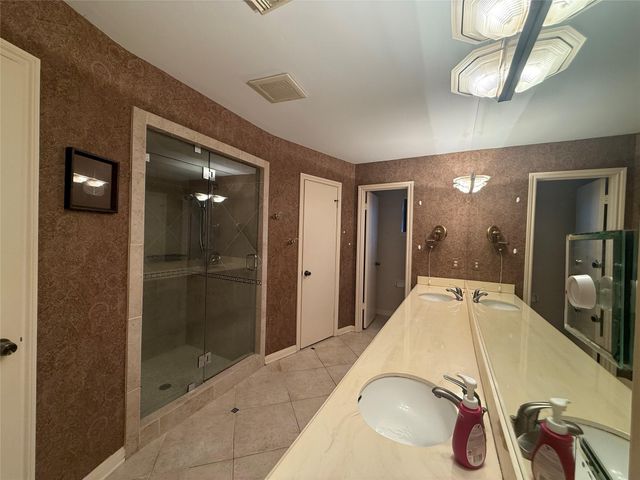 7718 Lacy Hill Drive, Houston, TX 77036