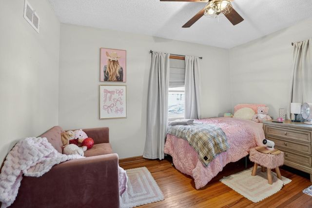 601 10th St, Grundy Center, IA 50638