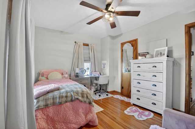 601 10th St, Grundy Center, IA 50638