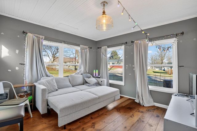 601 10th St, Grundy Center, IA 50638