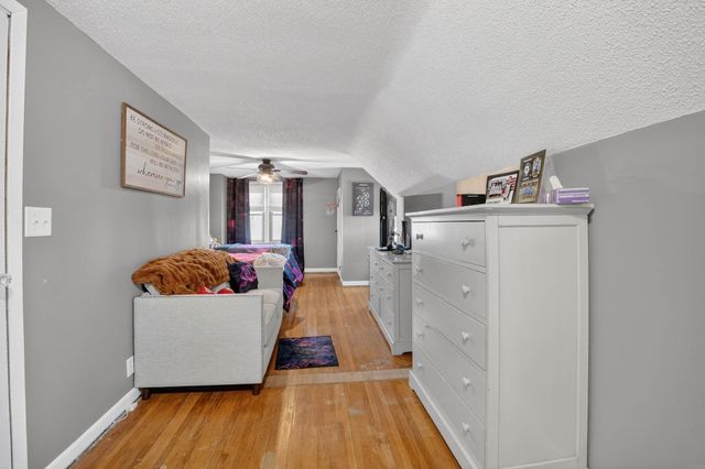 601 10th St, Grundy Center, IA 50638