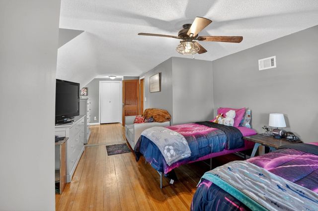 601 10th St, Grundy Center, IA 50638