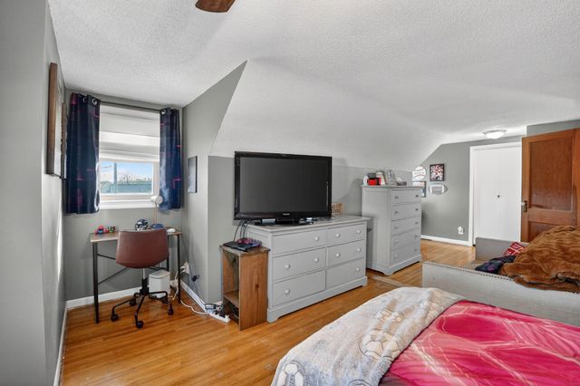 601 10th St, Grundy Center, IA 50638