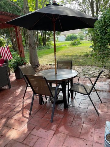 601 10th St, Grundy Center, IA 50638