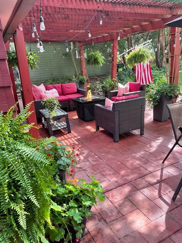 601 10th St, Grundy Center, IA 50638