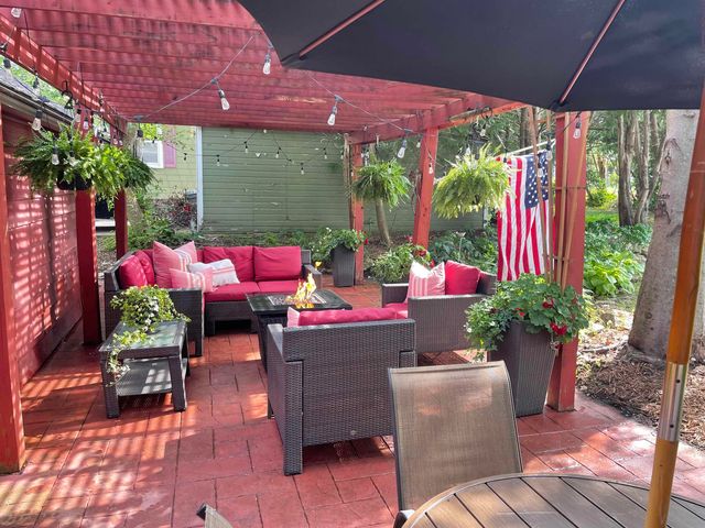 601 10th St, Grundy Center, IA 50638