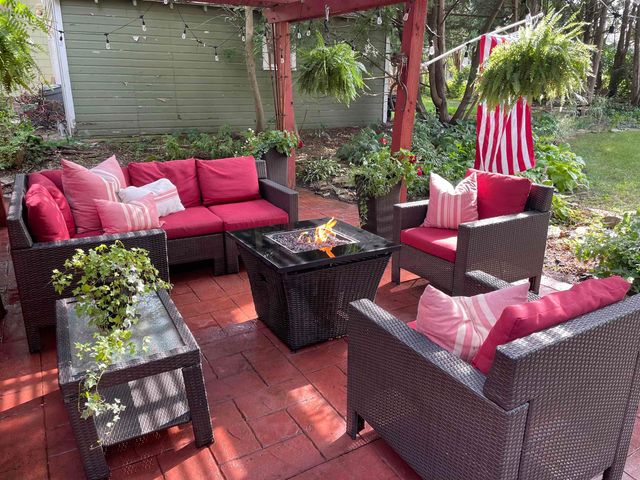 601 10th St, Grundy Center, IA 50638