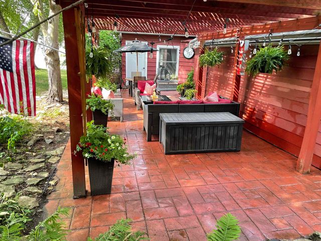 601 10th St, Grundy Center, IA 50638