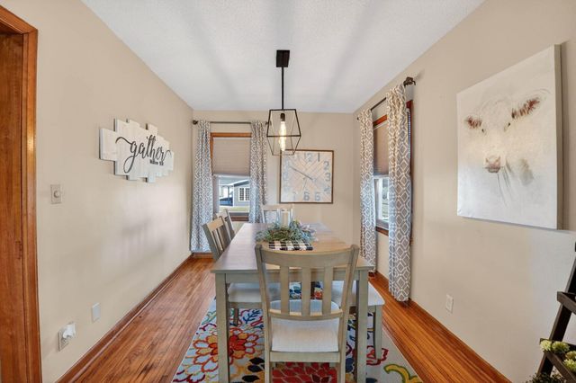 601 10th St, Grundy Center, IA 50638