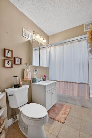 601 10th St, Grundy Center, IA 50638