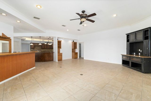 803 S Converse ST, Flatonia, TX 78941