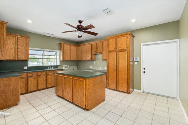 803 S Converse ST, Flatonia, TX 78941