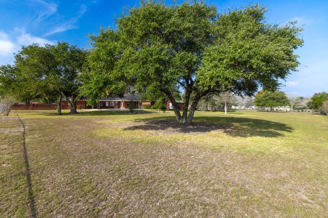 803 S Converse ST, Flatonia, TX 78941