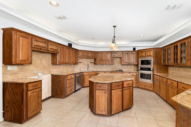 803 S Converse ST, Flatonia, TX 78941