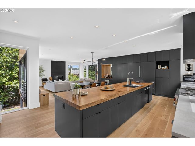 3919 SOUTHSHORE Blvd, Lake Oswego, OR 97035