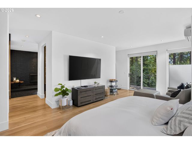 3919 SOUTHSHORE Blvd, Lake Oswego, OR 97035