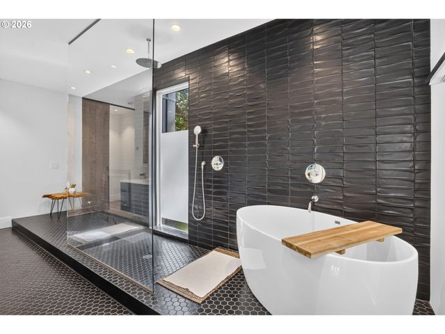 3919 SOUTHSHORE Blvd, Lake Oswego, OR 97035