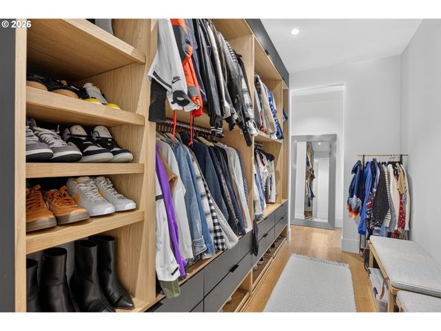 3919 SOUTHSHORE Blvd, Lake Oswego, OR 97035